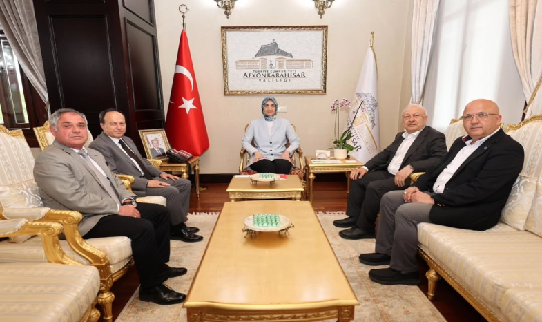 AFYON EĞİTİM VAKFI YÖNETİM KURULU, VALİ DOÇ. DR. KÜBRA GÜRAN YİĞİTBAŞI’NI ZİYARET ETTİ
